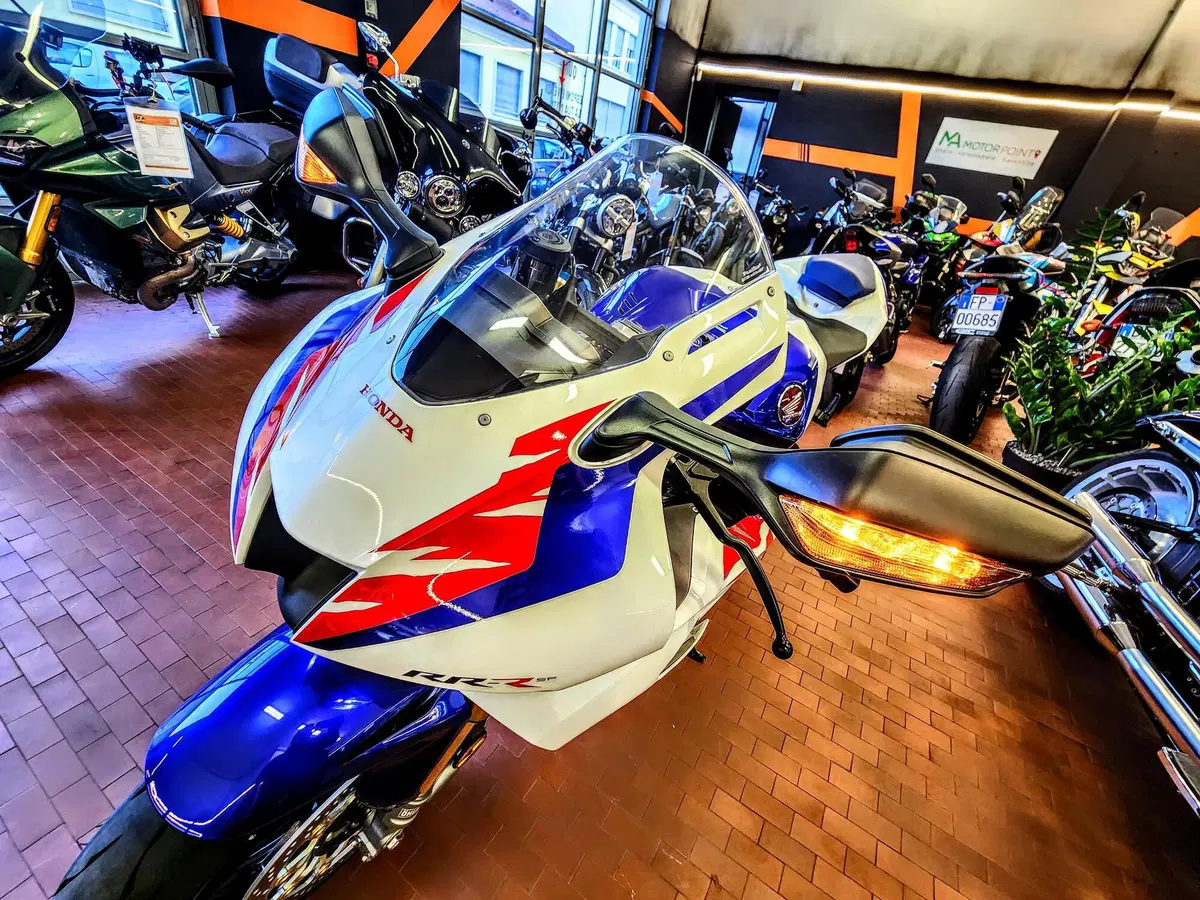 Honda CBR 1000 RR-R Fireblade SP 30th Anniversary (2022 - 23) (16)