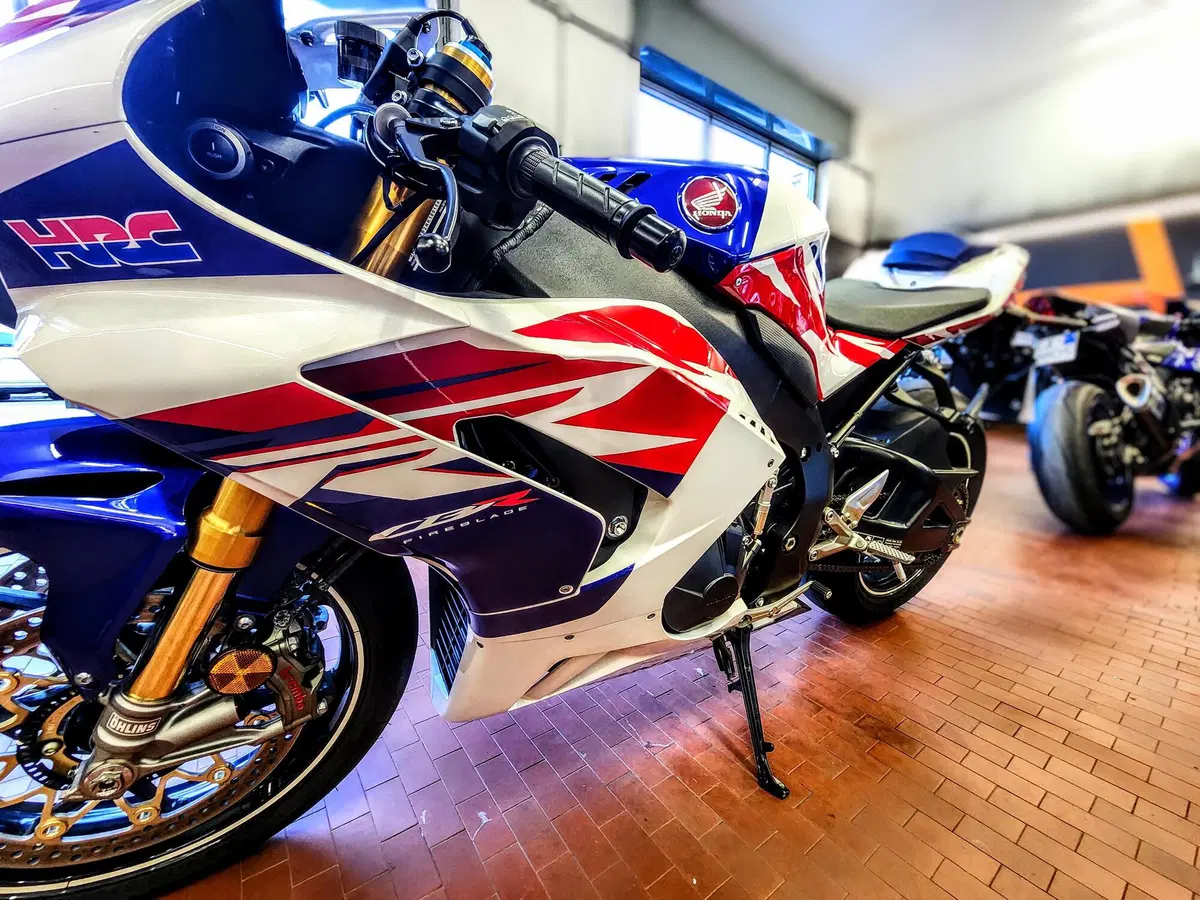 Honda CBR 1000 RR-R Fireblade SP 30th Anniversary (2022 - 23) (17)