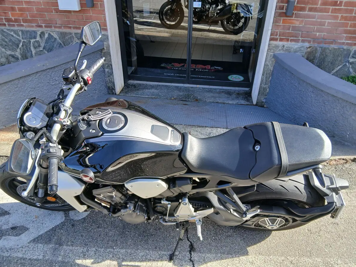 Honda CB 1000 R + Neo Sport Cafè (2019 - 20) (10)