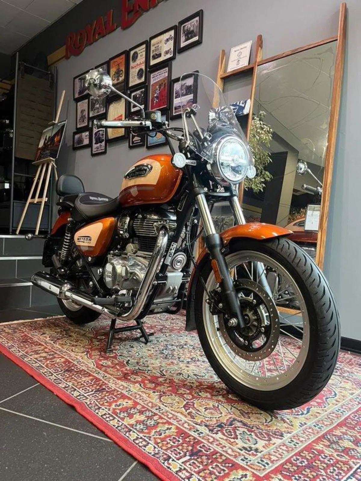 Royal Enfield Meteor 350 Aurora (2024 - 26) (3)