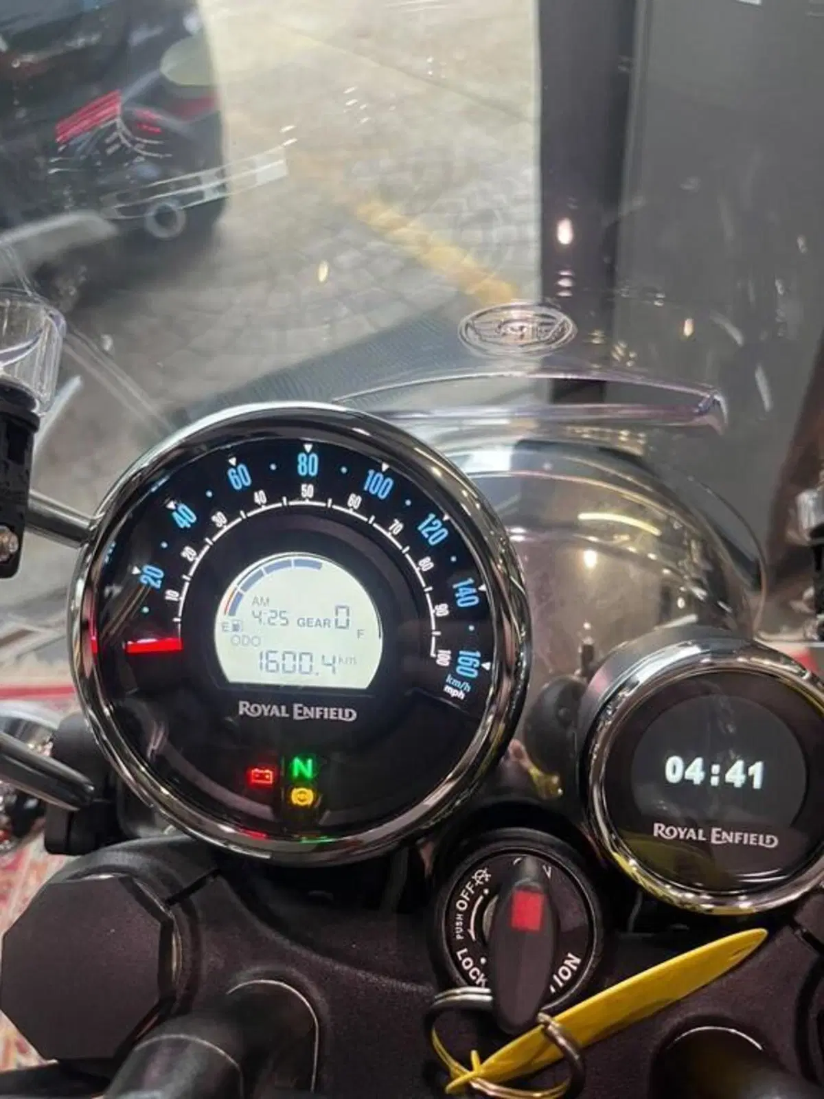 Royal Enfield Meteor 350 Aurora (2024 - 26) (13)