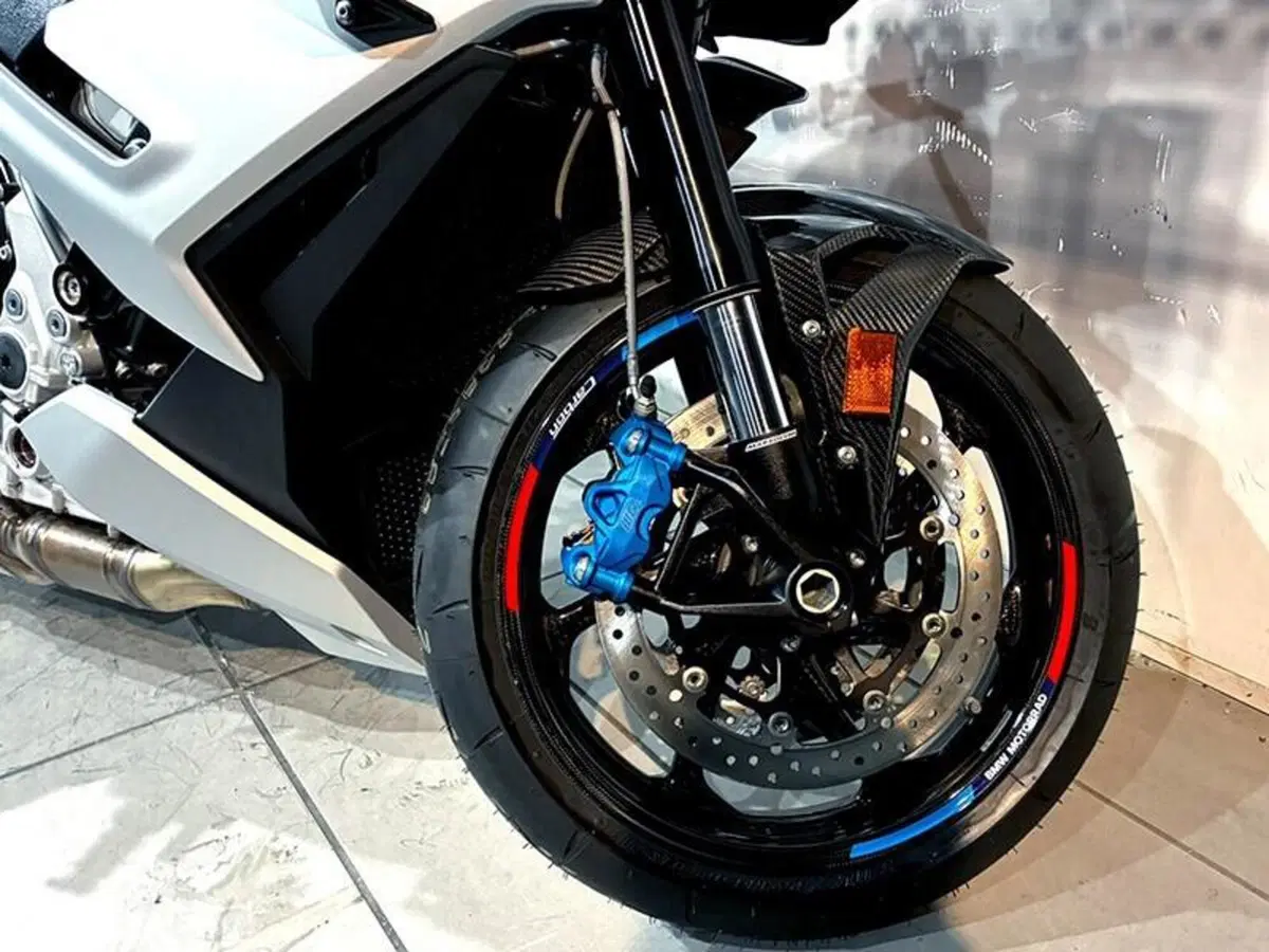 Bmw M 1000 R (2025 - 27) (4)