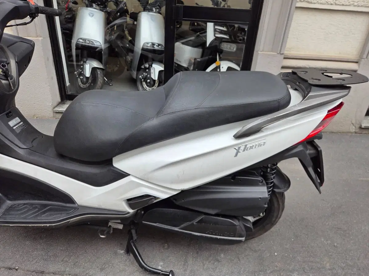 Kymco X-Town 300i ABS (2016 - 20) (4)
