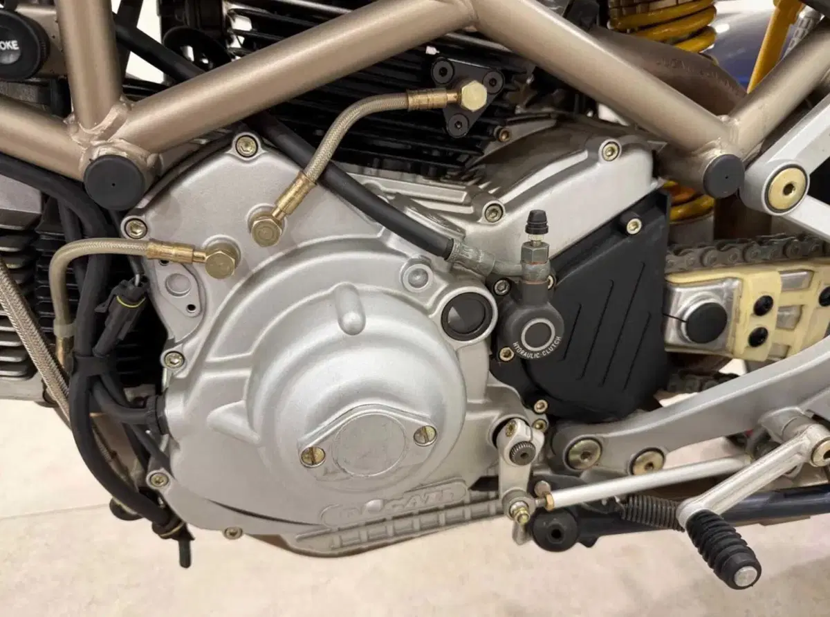 Monster 900 del 1993 con 17 km: costa 50.000 euro, ne vale la pena? (3)
