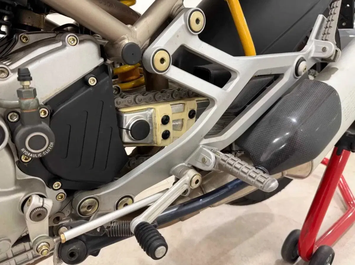 Monster 900 del 1993 con 17 km: costa 50.000 euro, ne vale la pena? (5)