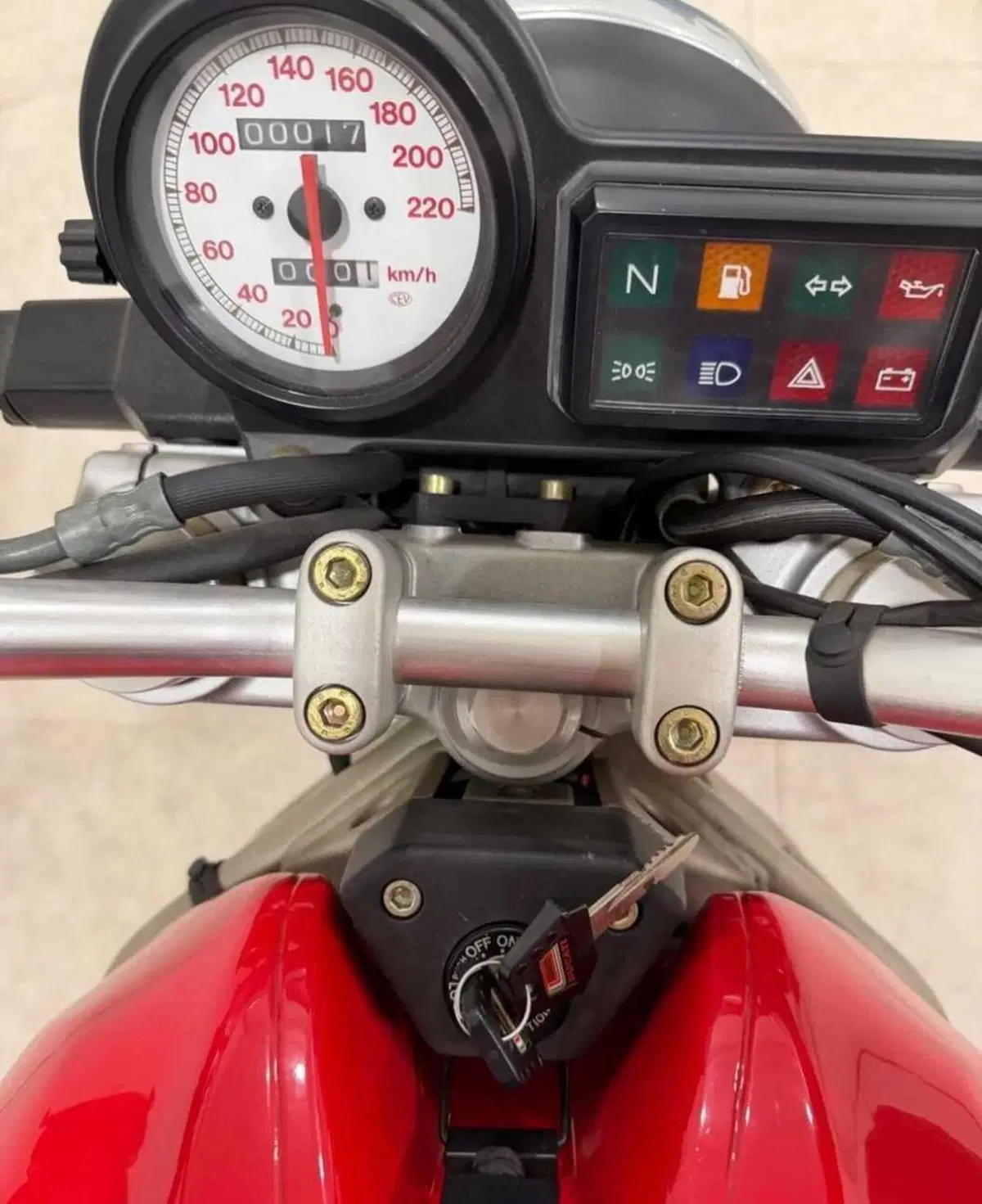 Monster 900 del 1993 con 17 km: costa 50.000 euro, ne vale la pena? (4)
