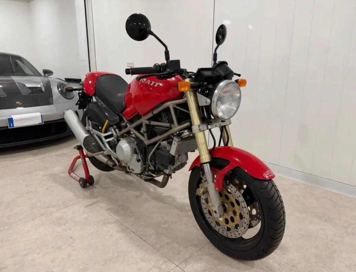 Monster 900 del 1993 con 17 km: costa 50.000 euro, ne vale la pena? (9)