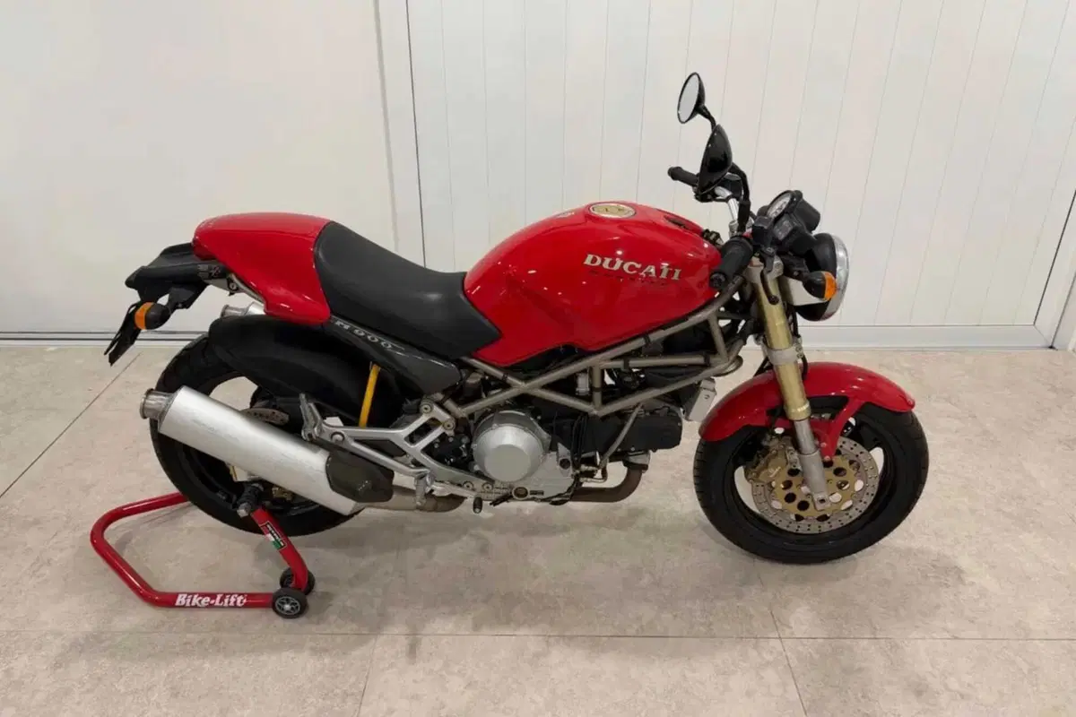 Monster 900 del 1993 con 17 km: costa 50.000 euro, ne vale la pena? (10)