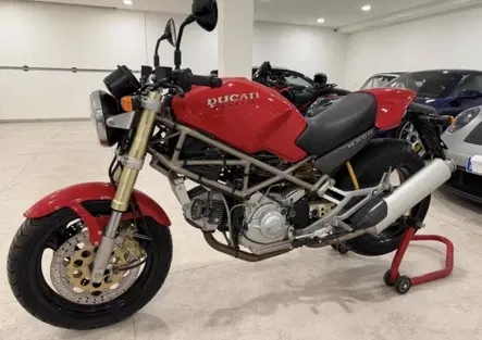 Monster 900 del 1993 con 17 km: costa 50.000 euro