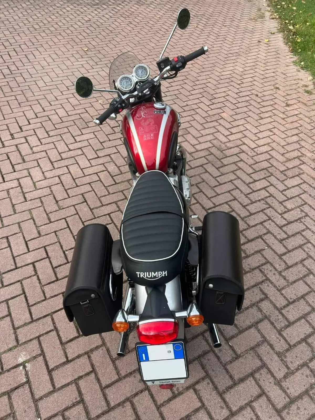 Triumph Bonneville T120 Elvis (2024 - 26) (4)