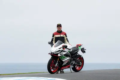 Marco Bezzecchi svela la nuova Aprilia RS 660 Phillip Island Tribute: ecco cosa la rende speciale [GALLERY]