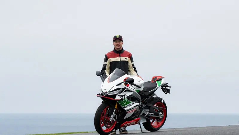 Marco Bezzecchi svela la nuova Aprilia RS 660 Phillip Island Tribute: ecco cosa la rende speciale [GALLERY]