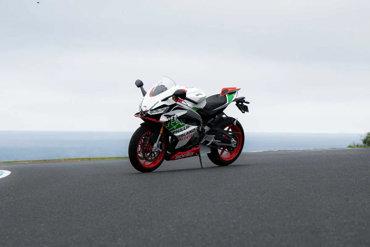 Marco Bezzecchi svela la nuova Aprilia RS 660 Phillip Island Tribute: ecco cosa la rende speciale [GALLERY] (3)
