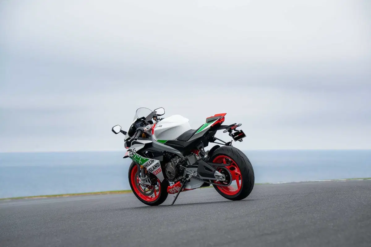 Marco Bezzecchi svela la nuova Aprilia RS 660 Phillip Island Tribute: ecco cosa la rende speciale [GALLERY] (4)