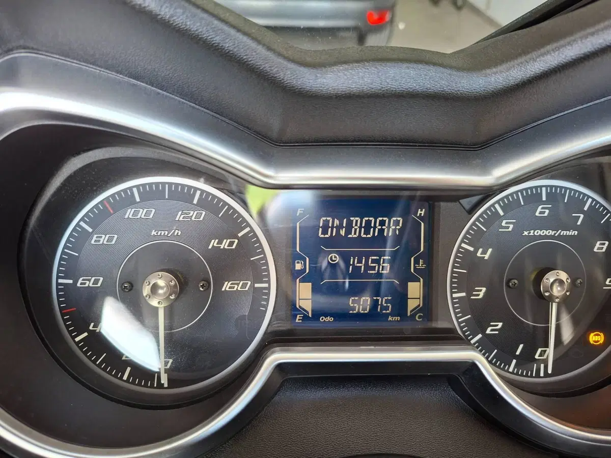 Yamaha X-Max 300 Iron Max (2019 - 20) (4)