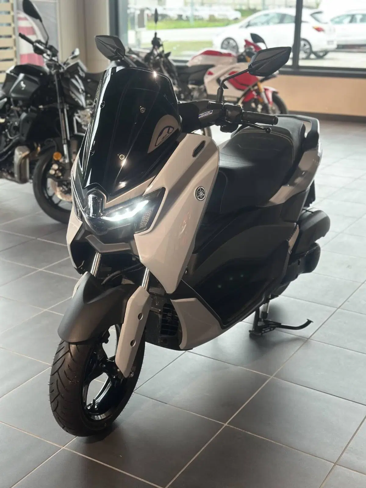 Yamaha N-Max 125 Tech Max (2025 - 26) (3)