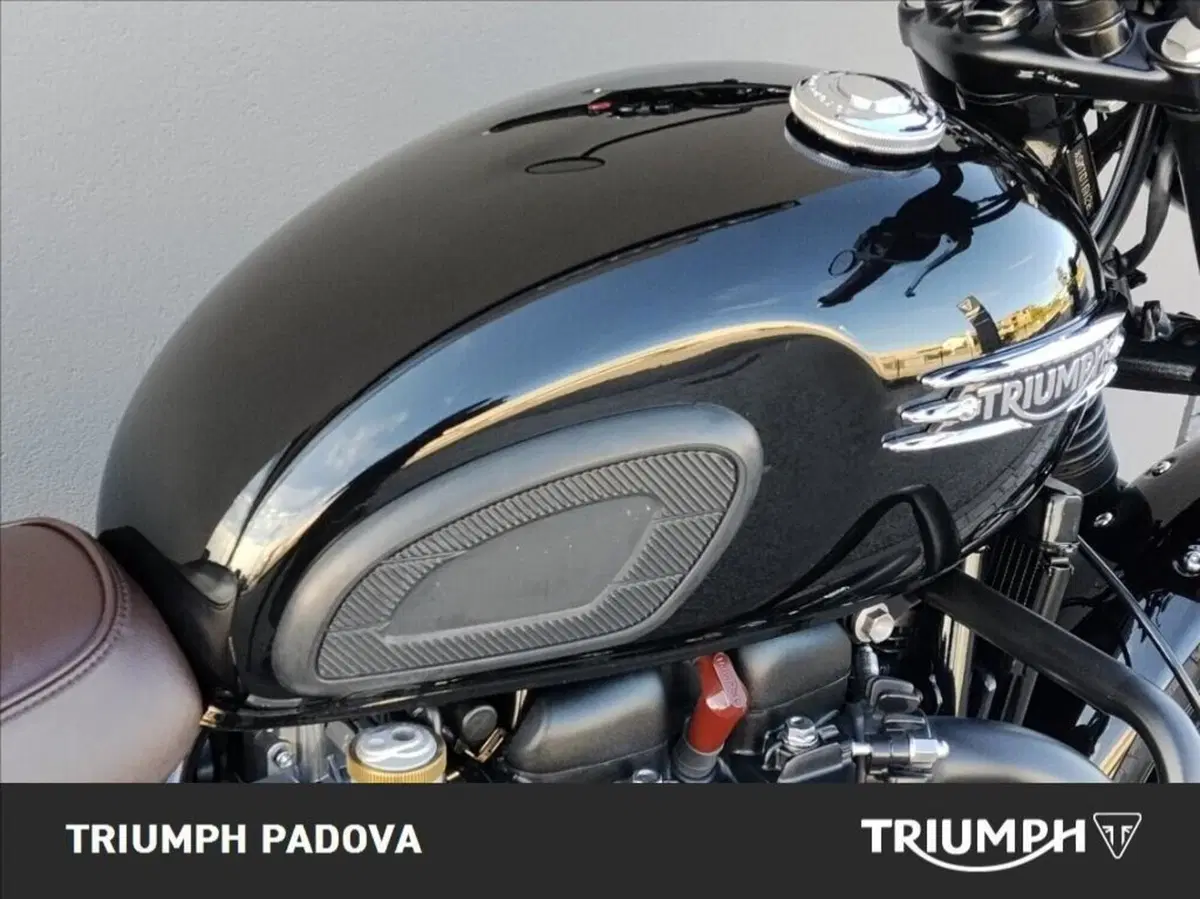 Triumph Bonneville T120 Black (2026) (4)