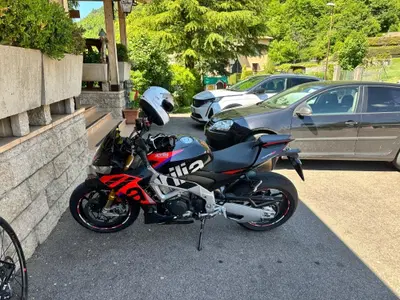 Aprilia Tuono V4 Factory (2021 - 24) usata