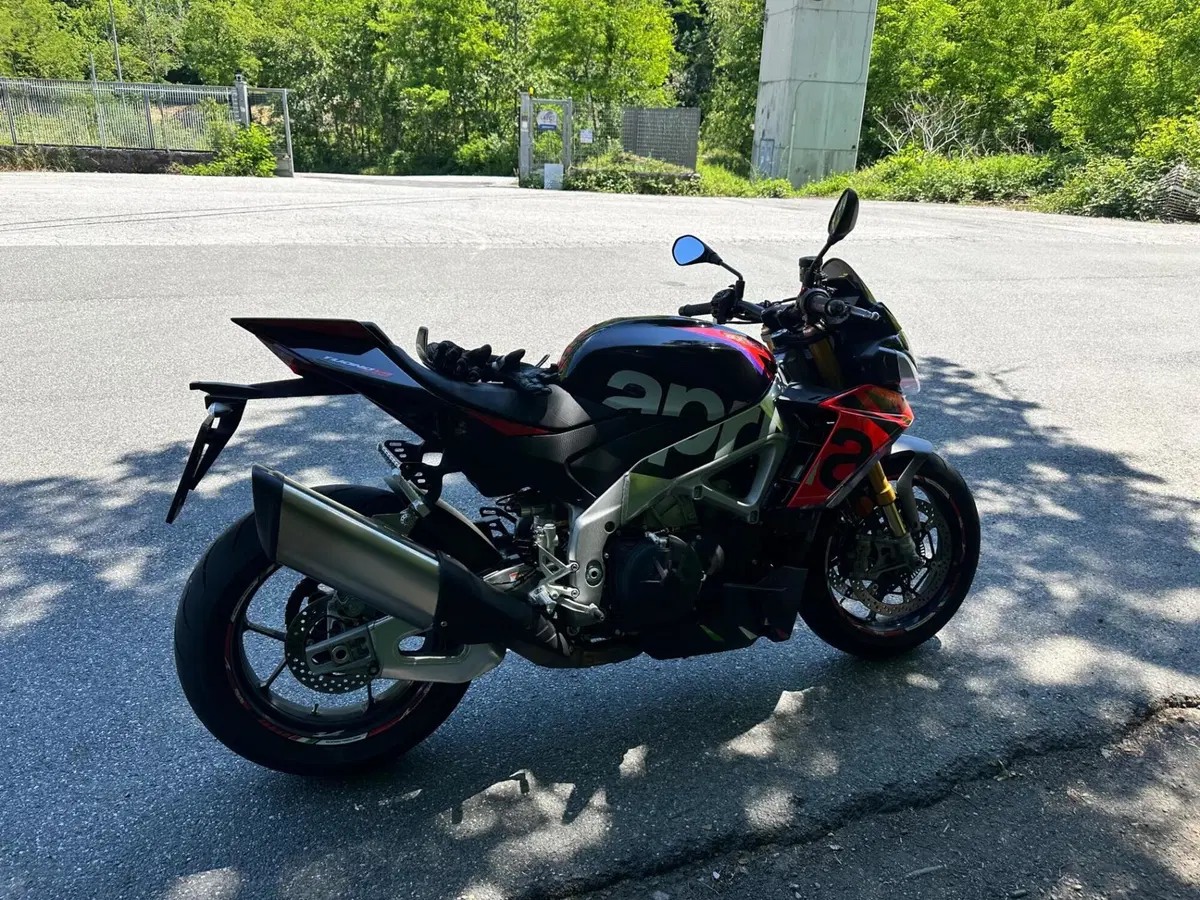 Aprilia Tuono V4 Factory (2021 - 24) (2)