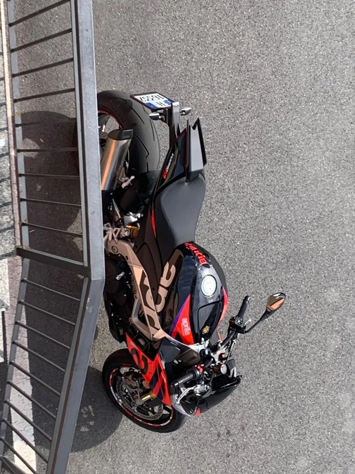 Aprilia Tuono V4 Factory (2021 - 24) (3)