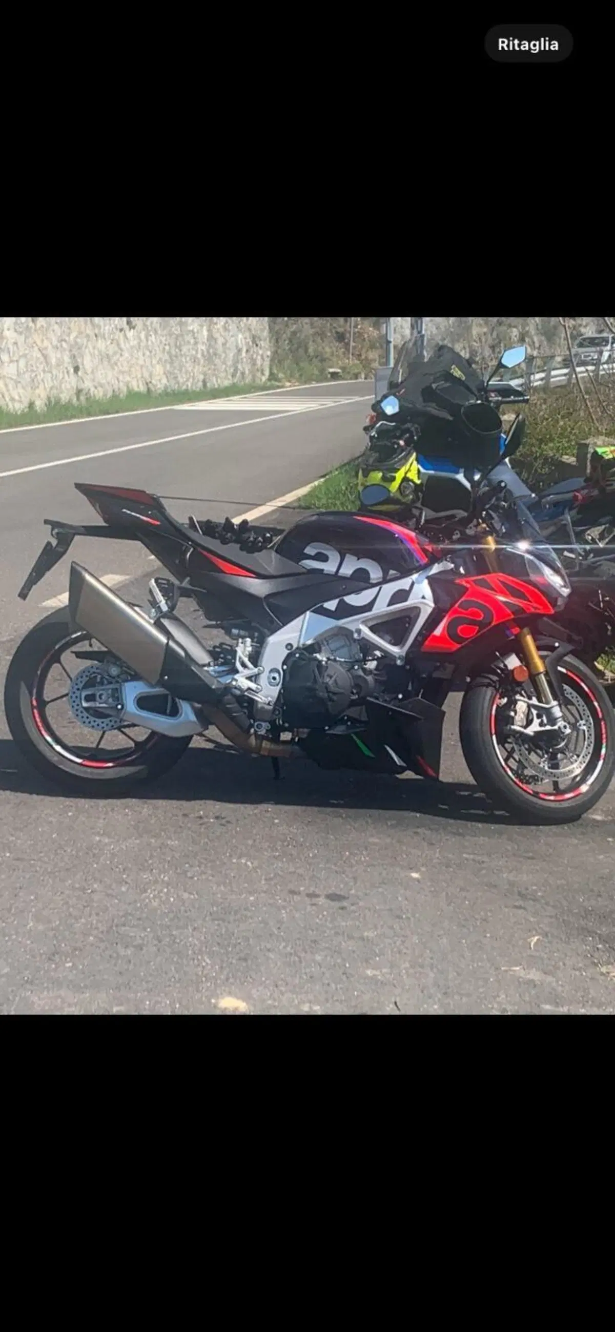 Aprilia Tuono V4 Factory (2021 - 24) (4)
