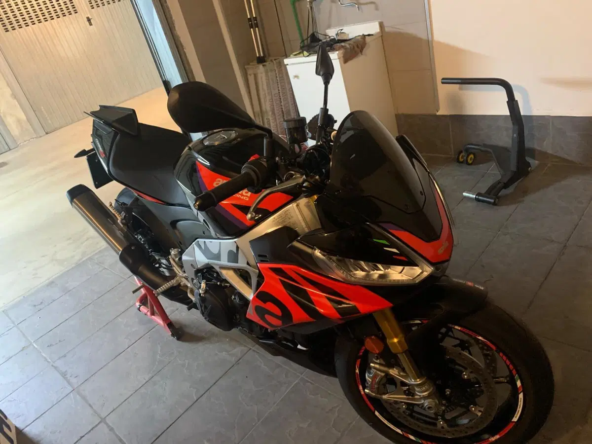 Aprilia Tuono V4 Factory (2021 - 24) (5)