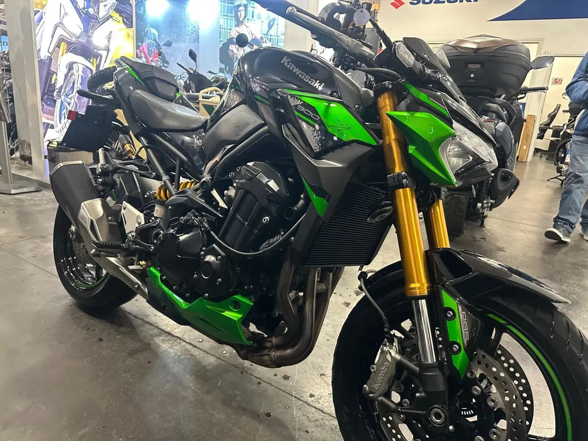 Kawasaki Z 900 SE (2022 - 24) (5)