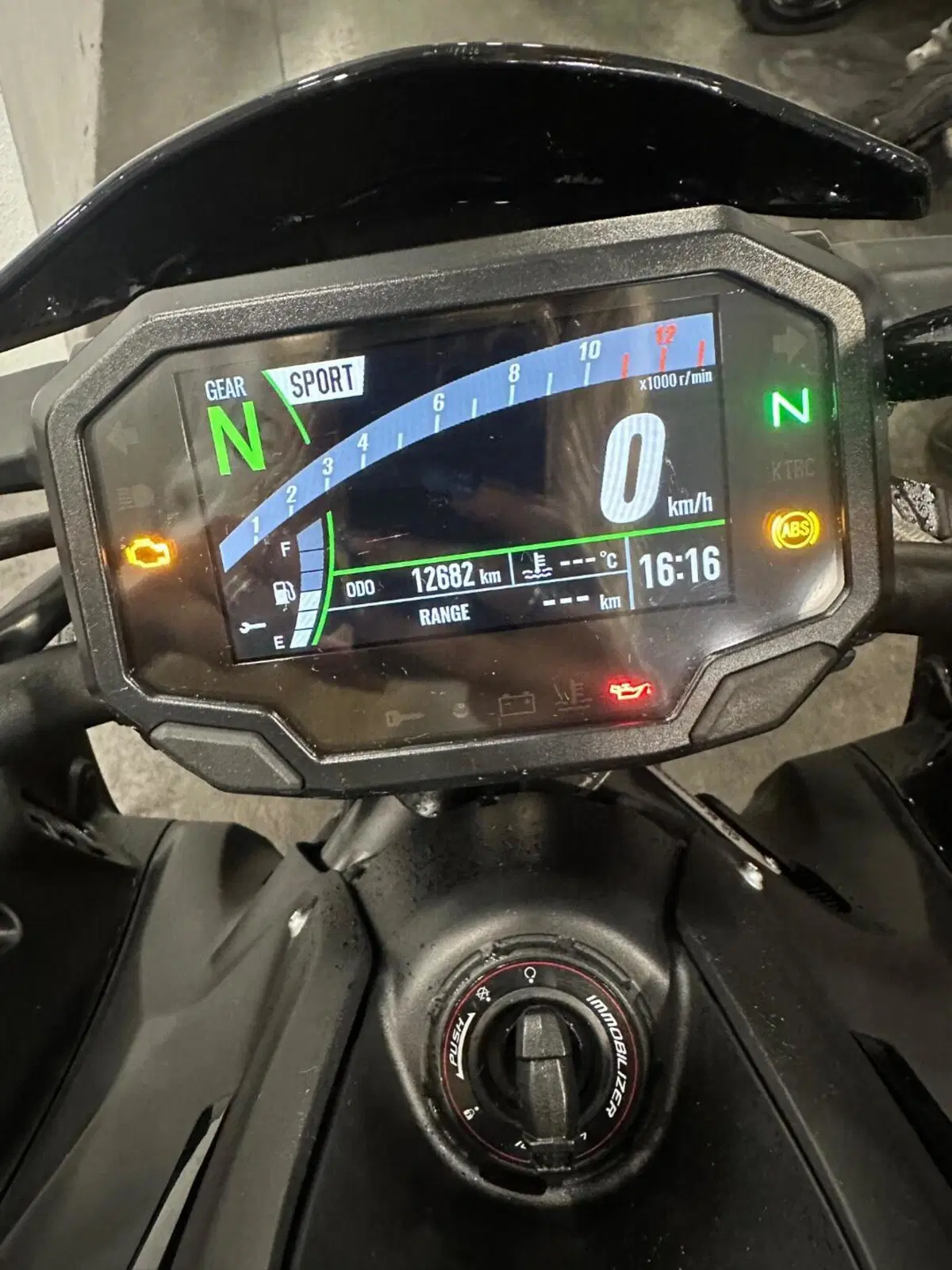 Kawasaki Z 900 SE (2022 - 24) (8)