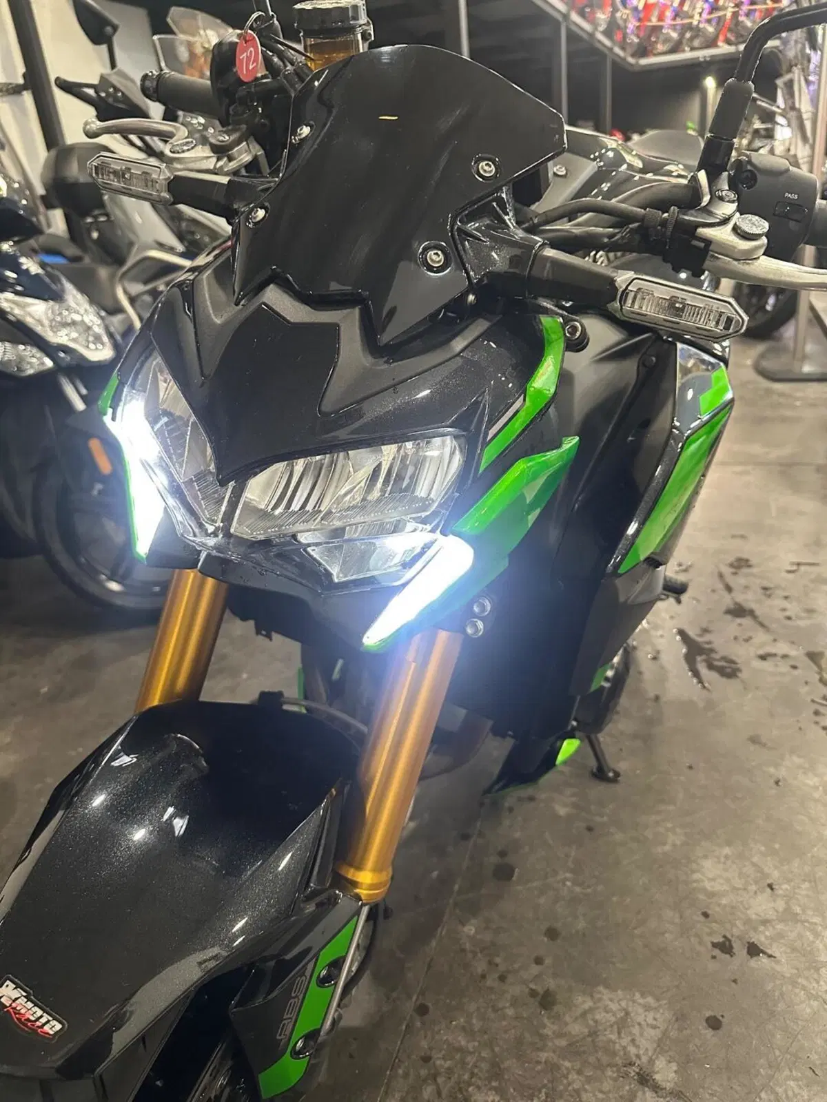 Kawasaki Z 900 SE (2022 - 24) (9)