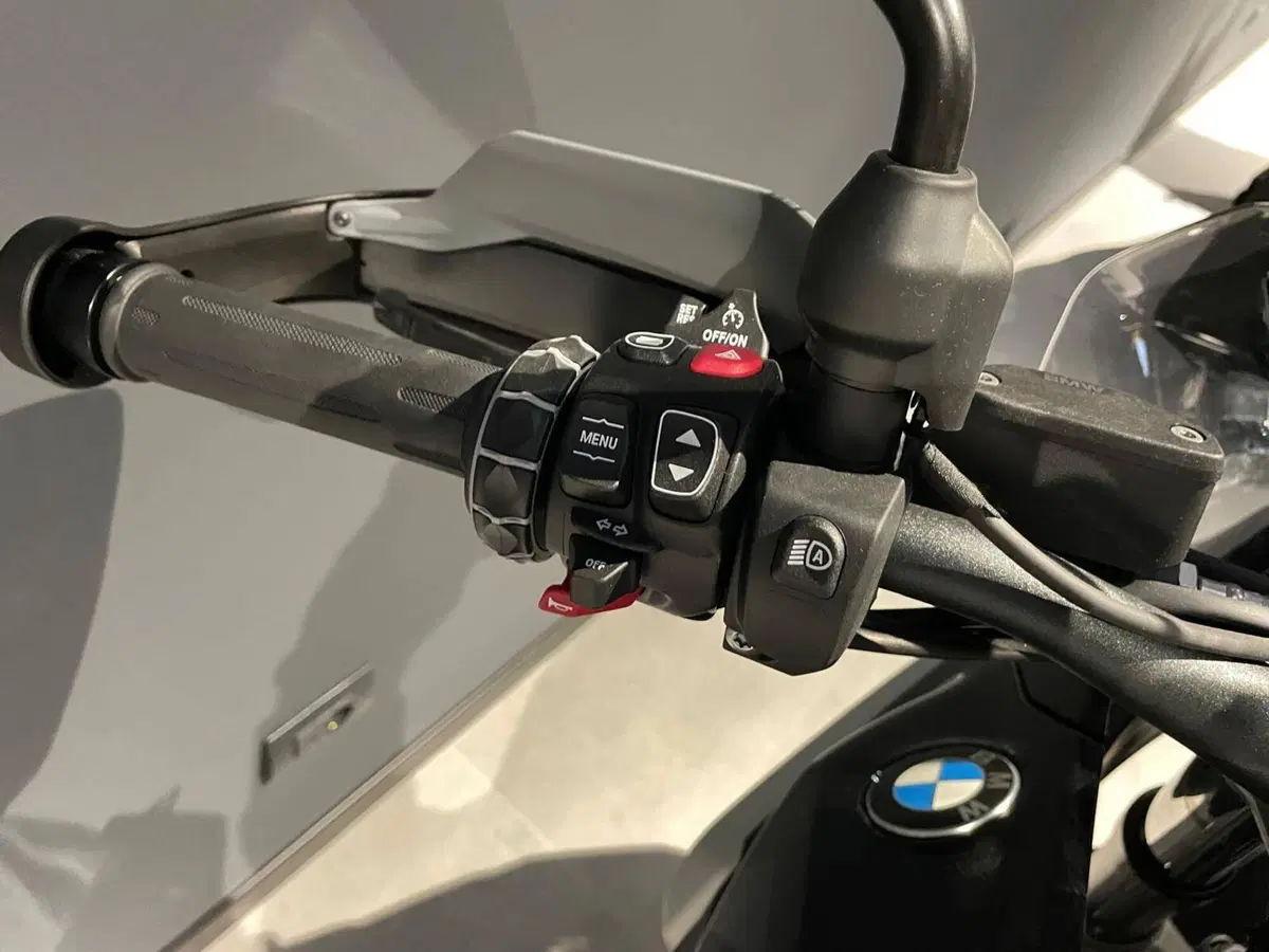 Bmw R 1300 GS Triple Black (2023 - 26) (4)