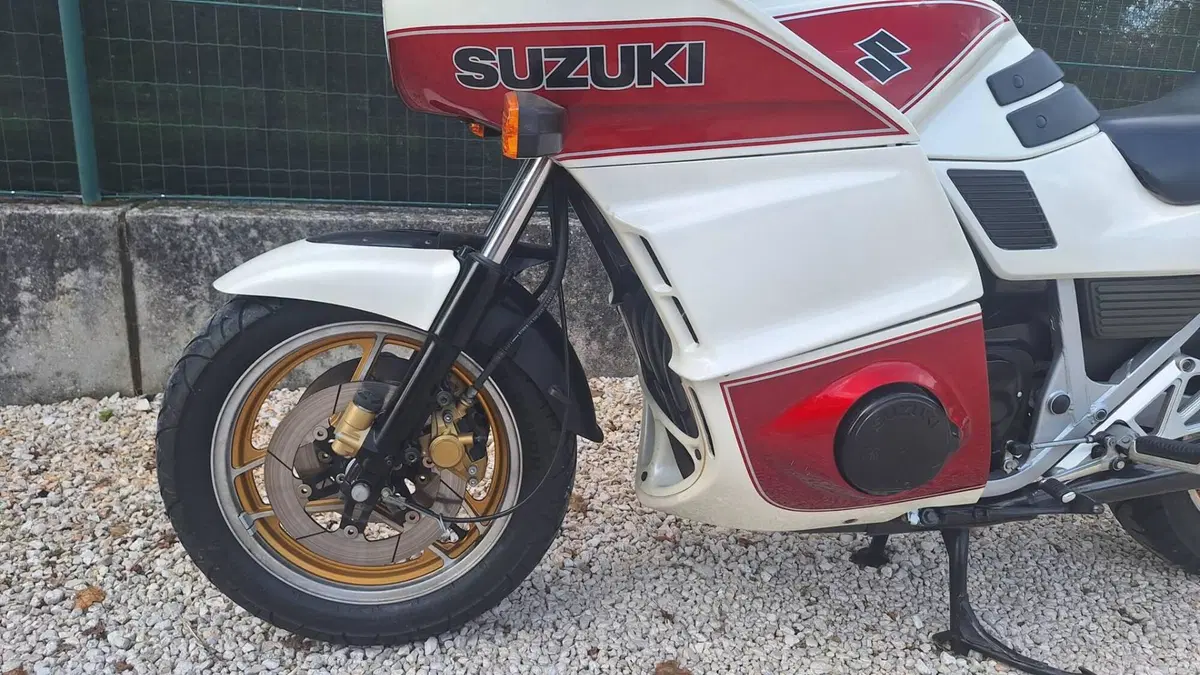 Suzuki 1100 GSXEF (9)