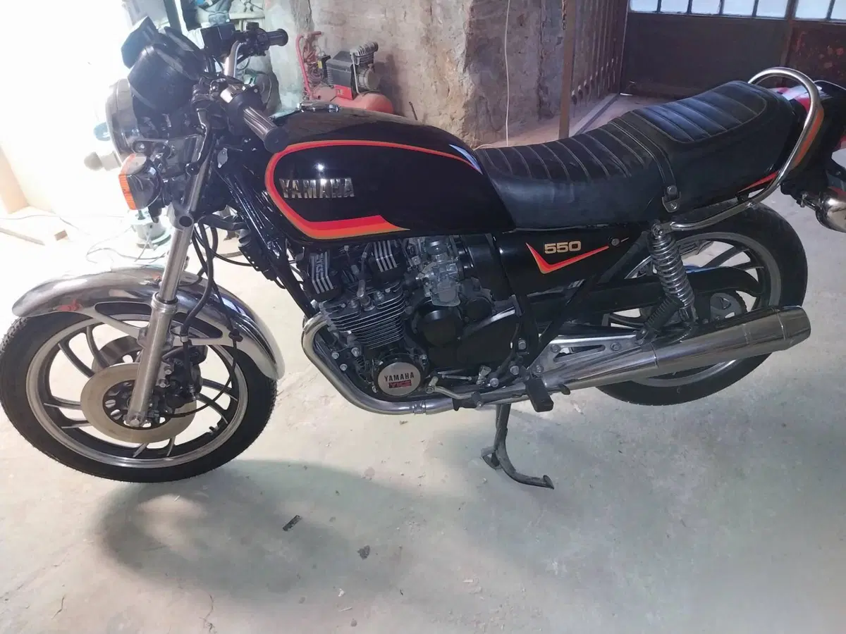 Yamaha XJ 550 (4)