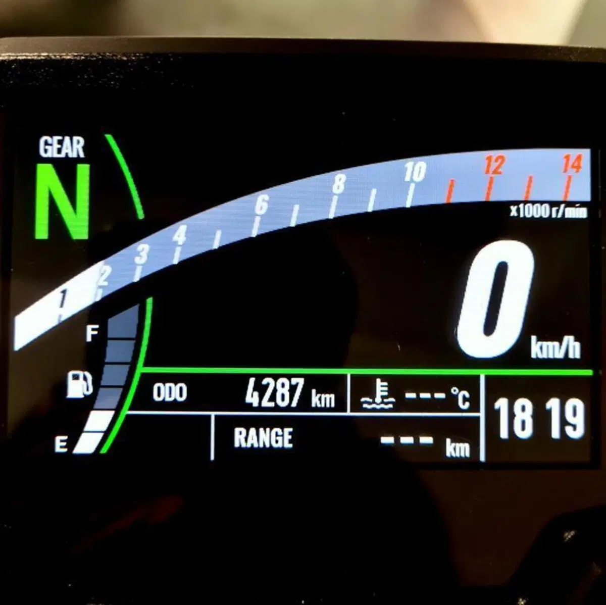 Kawasaki Z 500 SE (2024 - 27) (5)