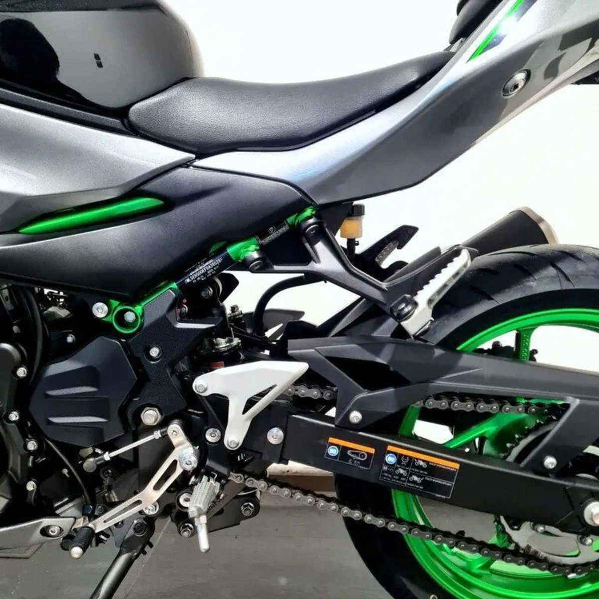 Kawasaki Z 500 SE (2024 - 27) (11)