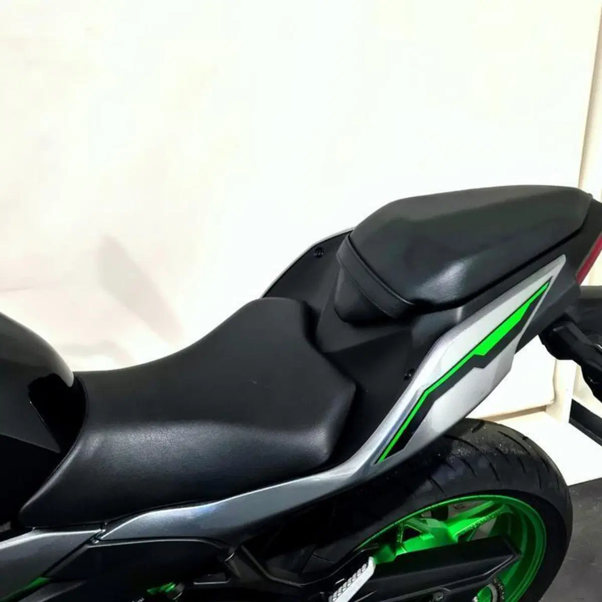 Kawasaki Z 500 SE (2024 - 27) (12)