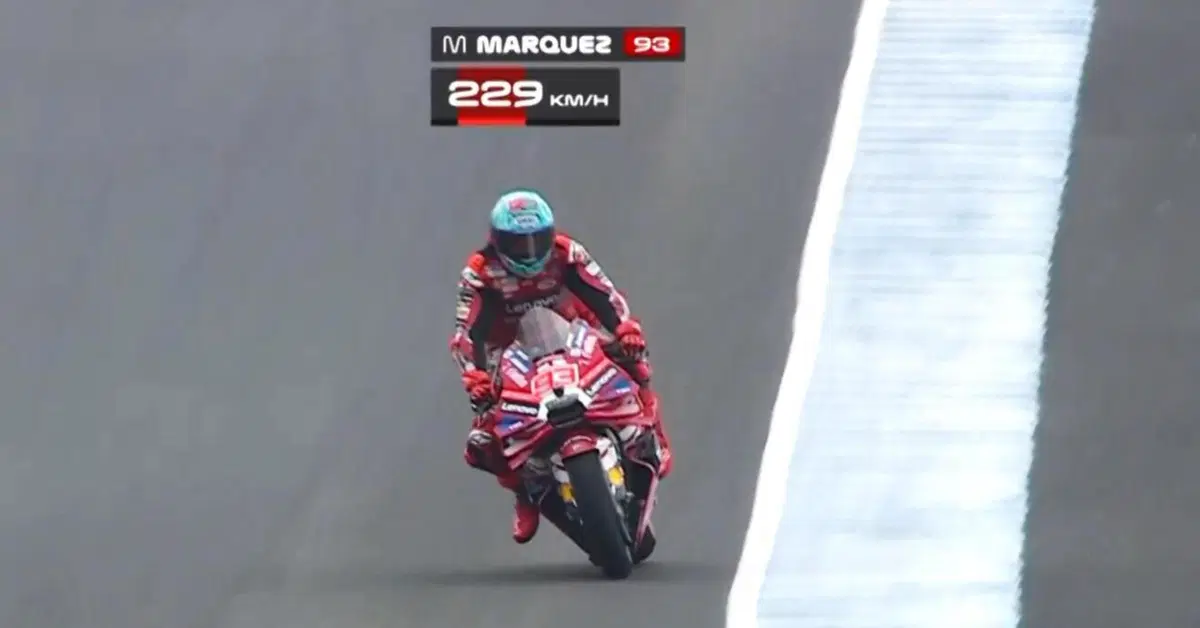 MotoGP, Marc MARQUEZ! Cade, poi fa la pole con 1.5 di vantaggio su pista bagnata. Bezzecchi solo 9° [CLASSIFICA e VIDEO]