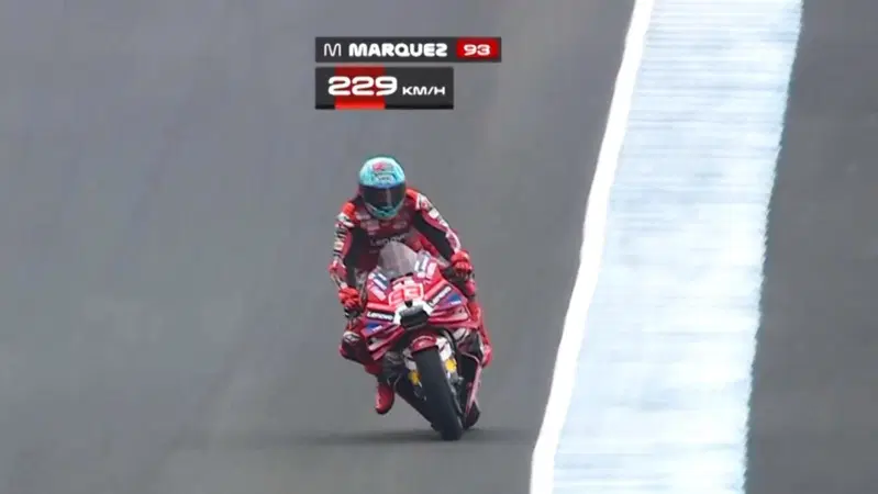 MotoGP, Marc MARQUEZ! Cade, poi fa la pole con 1.5 di vantaggio su pista bagnata. Bezzecchi solo 9° [CLASSIFICA e VIDEO]