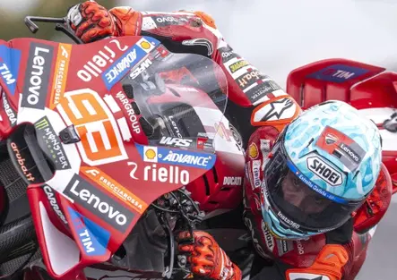 Bella battaglia Marquez-Martin, poi Jorge cade male, via in barella [CLASSIFICA e VIDEO]