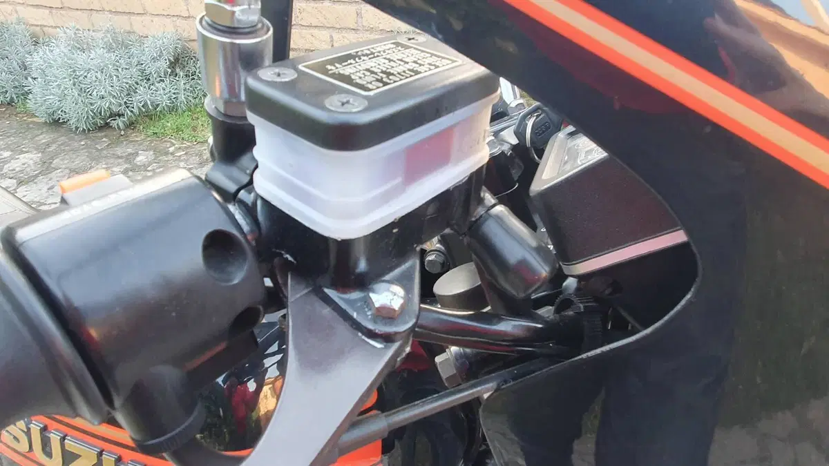 Suzuki GSX1100ET (8)