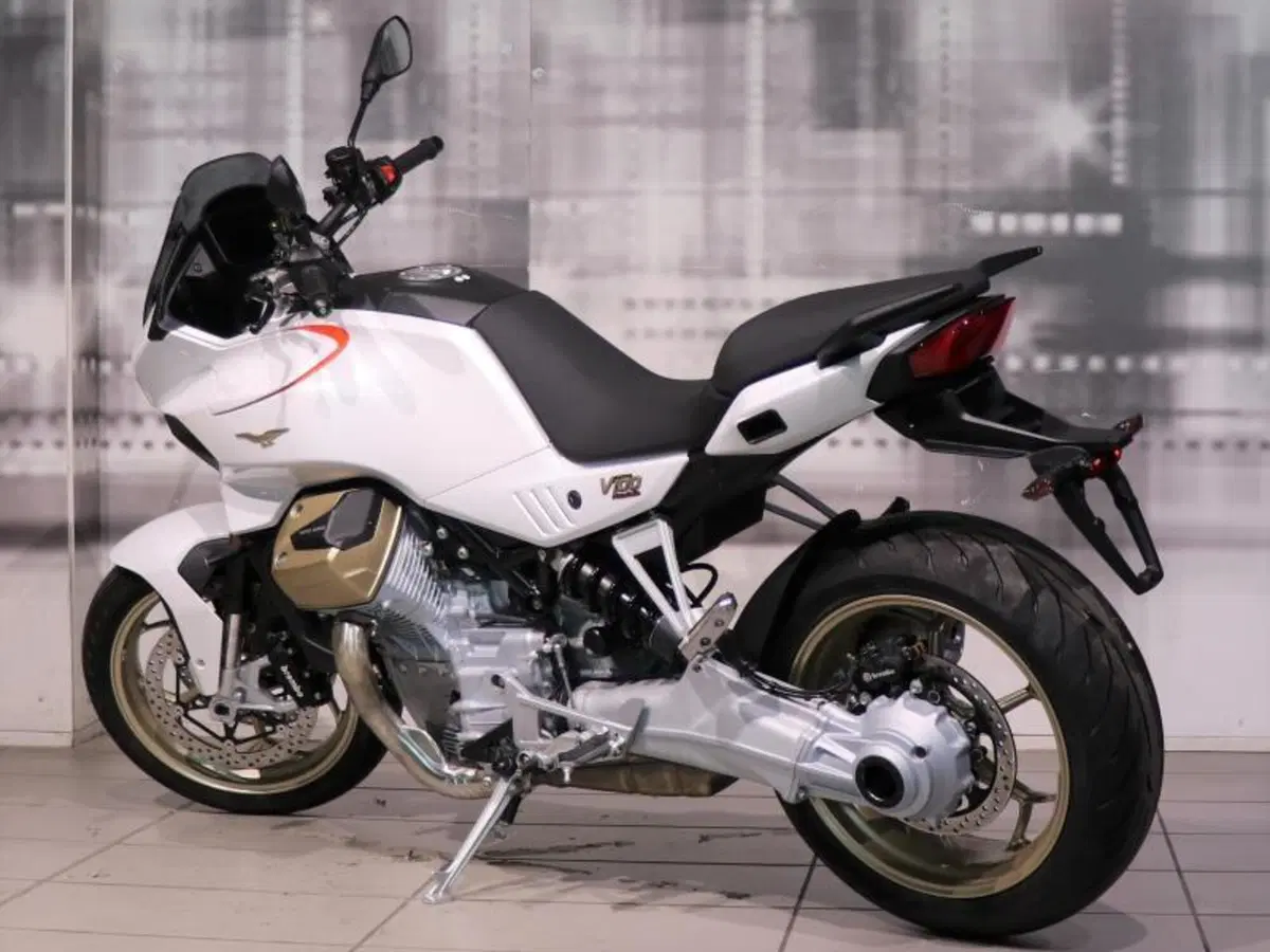 Moto Guzzi V100 Mandello (2022 - 24) (2)