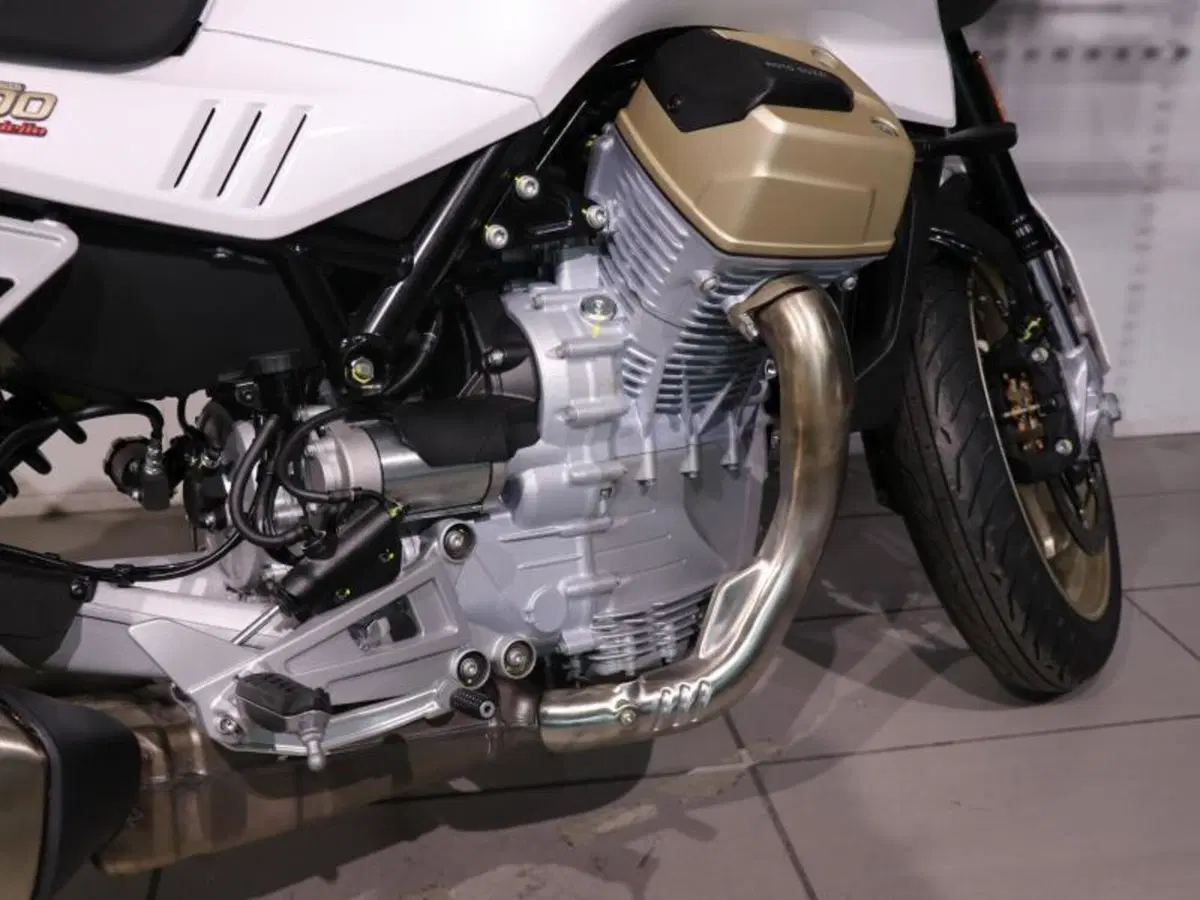 Moto Guzzi V100 Mandello (2022 - 24) (4)