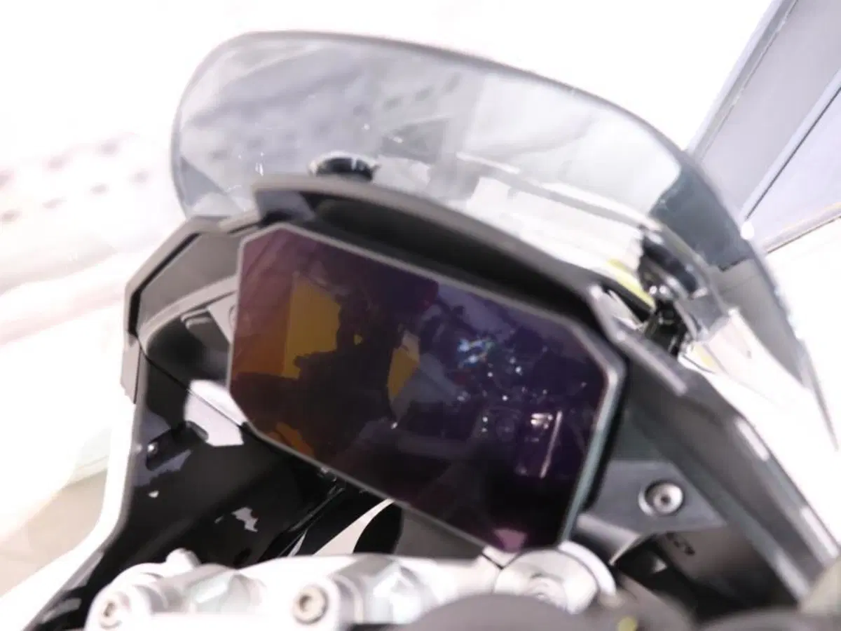 Moto Guzzi V100 Mandello (2022 - 24) (6)