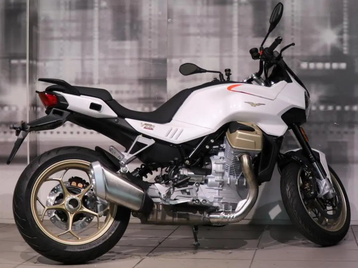 Moto Guzzi V100 Mandello (2022 - 24) (8)