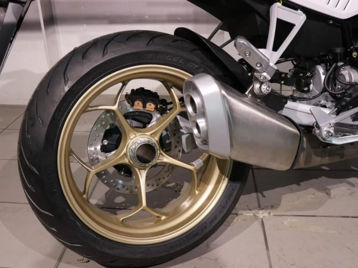 Moto Guzzi V100 Mandello (2022 - 24) (9)