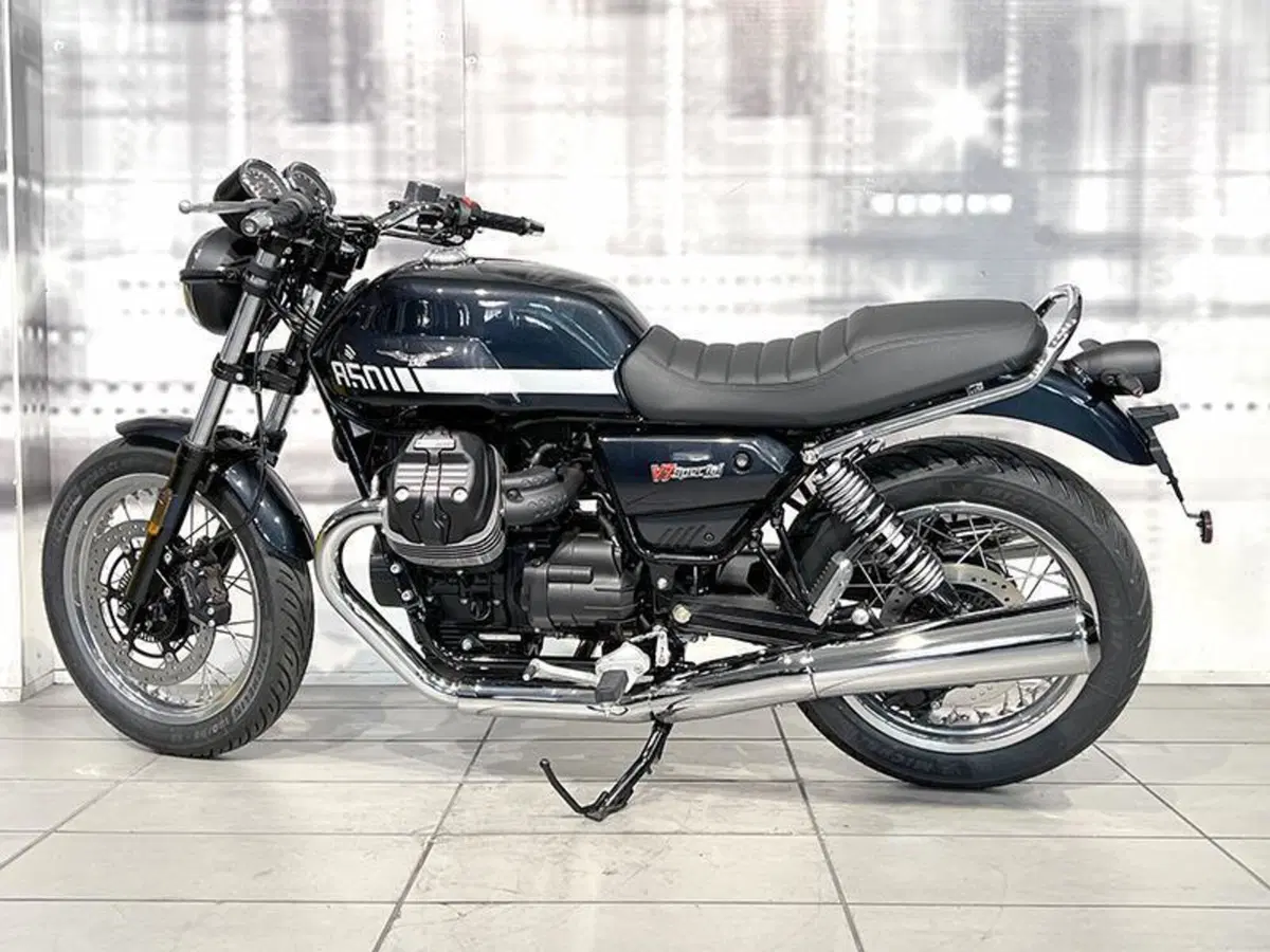Moto Guzzi V7 Special (2021 - 24) (2)