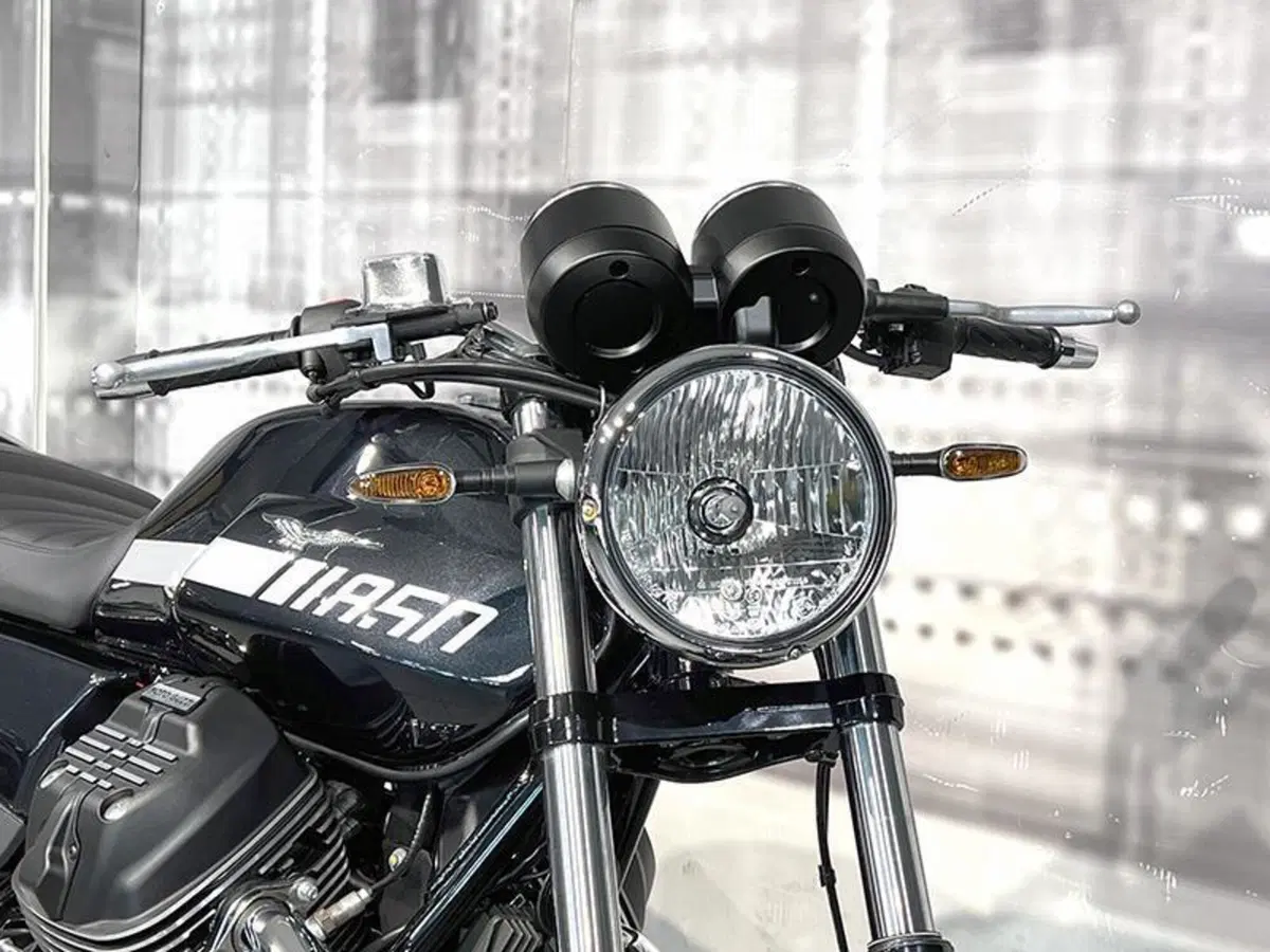 Moto Guzzi V7 Special (2021 - 24) (3)