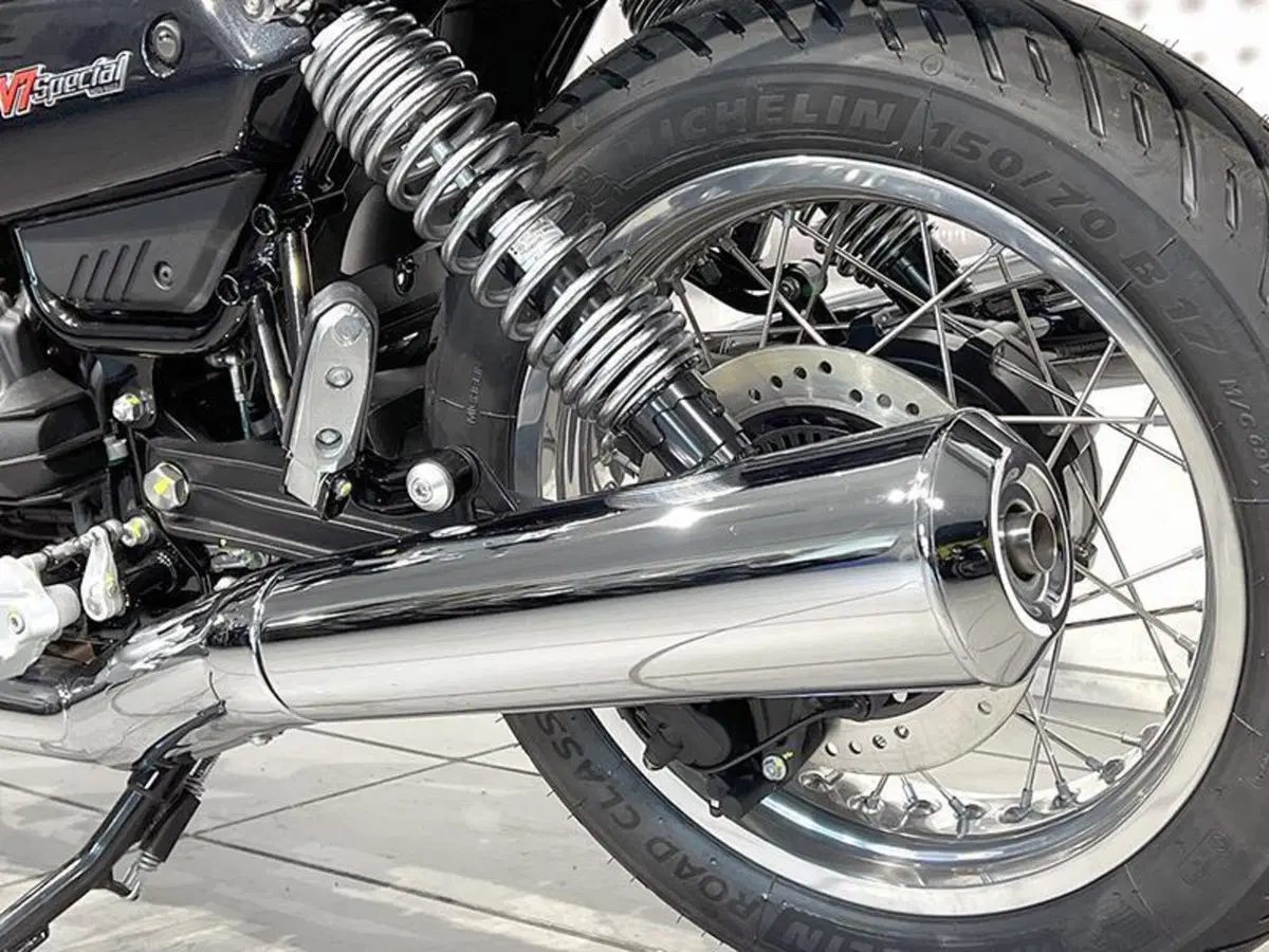 Moto Guzzi V7 Special (2021 - 24) (9)