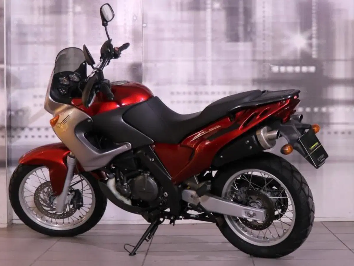Aprilia Pegaso 650 IE (2001 - 02) (2)