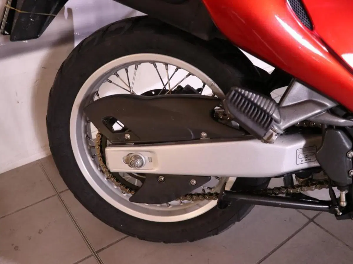Aprilia Pegaso 650 IE (2001 - 02) (5)