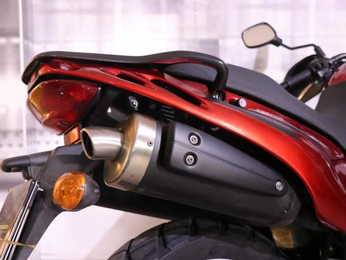 Aprilia Pegaso 650 IE (2001 - 02) (9)